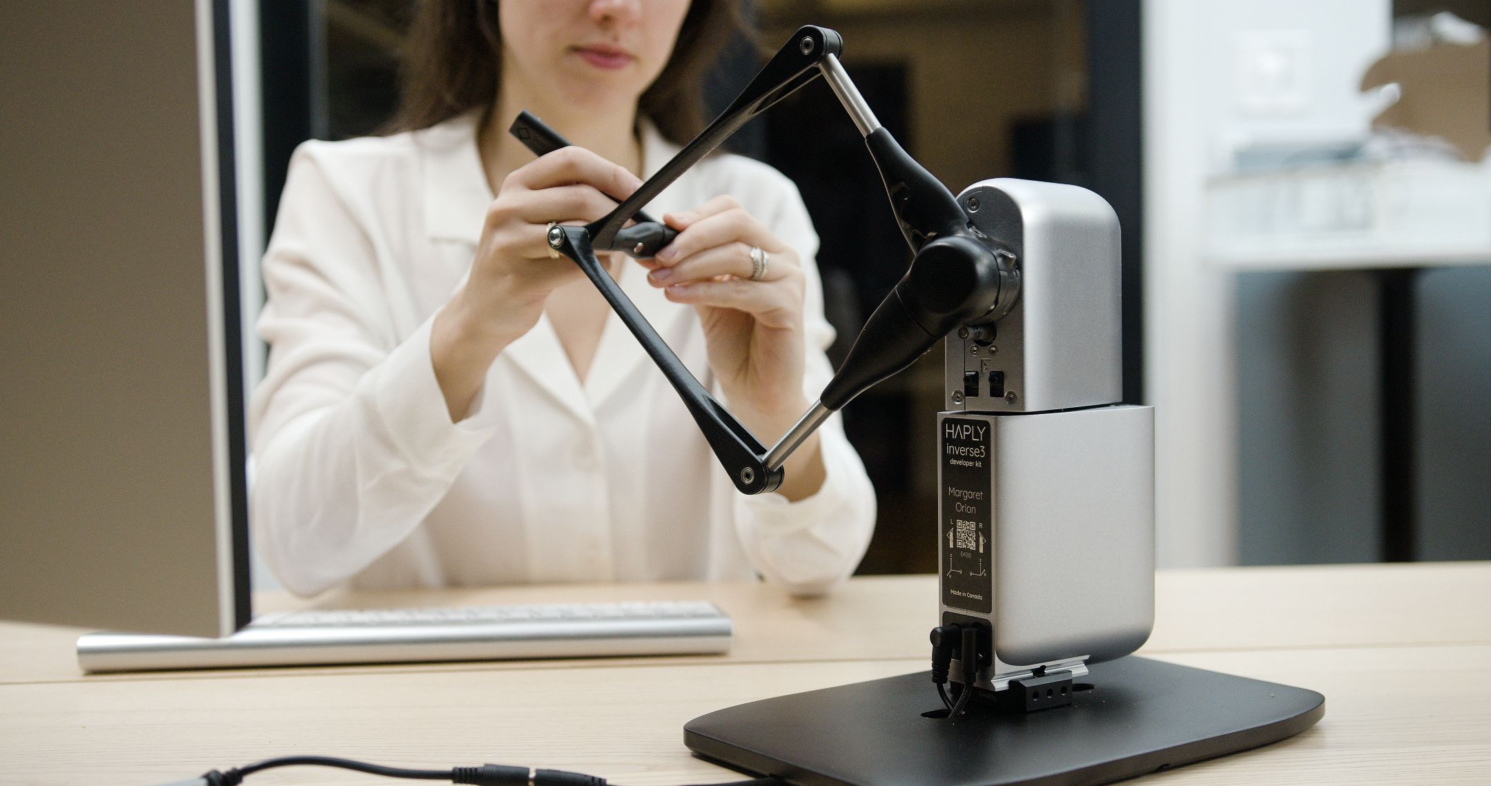 Person, die ein Inverse3 verwendet